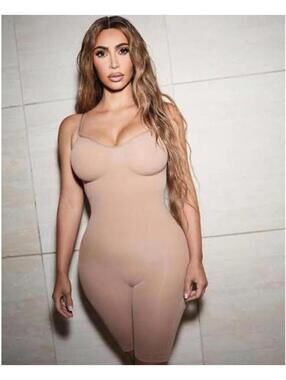 SKIMS Mid Thigh Shapewear Bodysuit Nude Medium Sculpting Compression Shorts NWOT